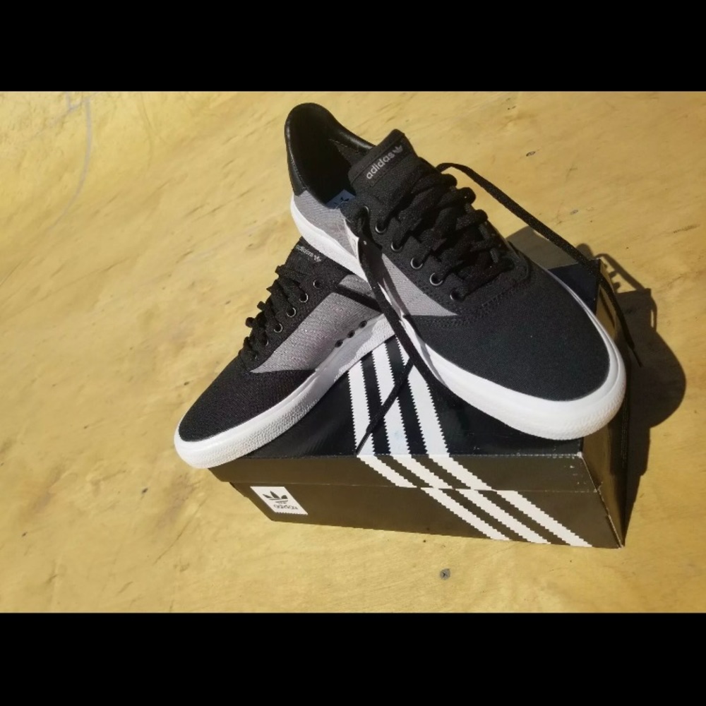 *Exclusive Colorway* adidas 3MC Black/Grey/White